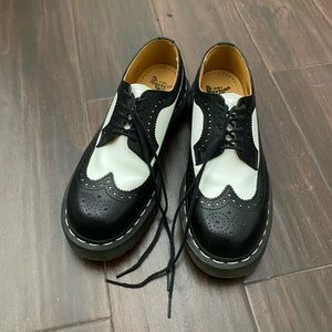DR MARTENS 3989 LEATHER BROGUE SHOES